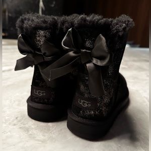 ✨ NEW ✨ UGG Bailey Bow Mini Glimmer Bootie - Black Size 37